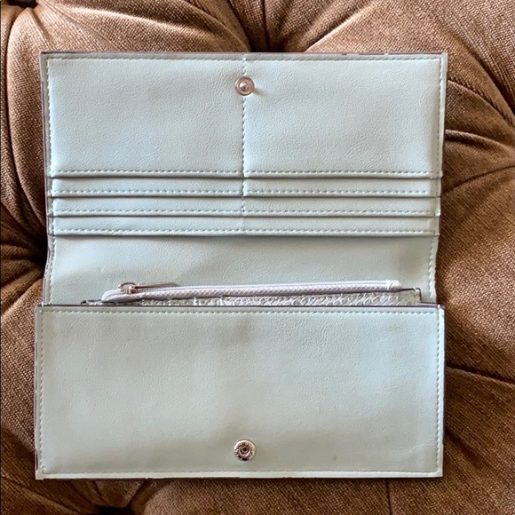 Halston 2 Piece wallet - Picture 3 of 3